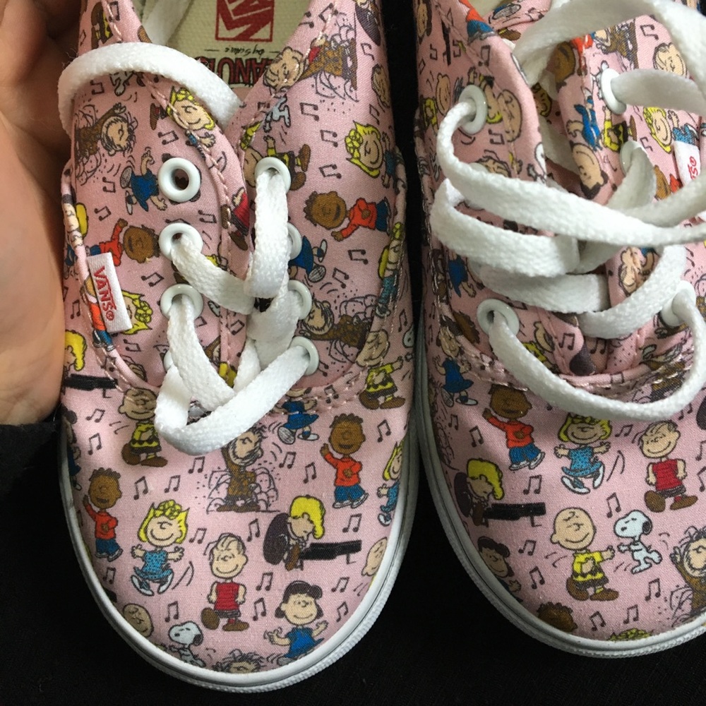Vans Charlie Brown size 9